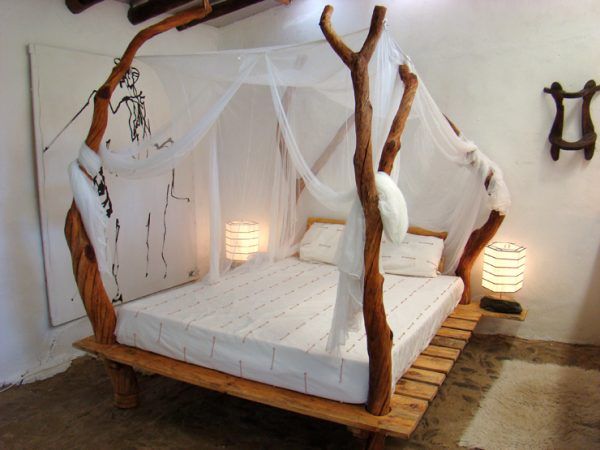 pallet bed design with tree