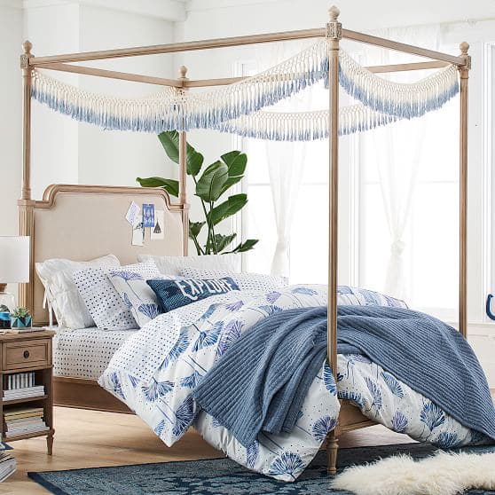 DIY canopy bed