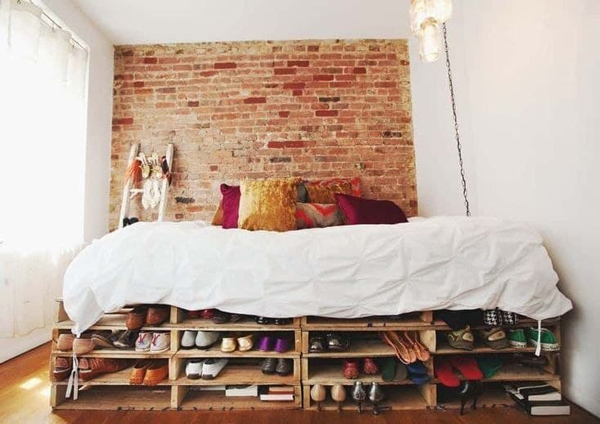 diy pallet bed as a shoebox