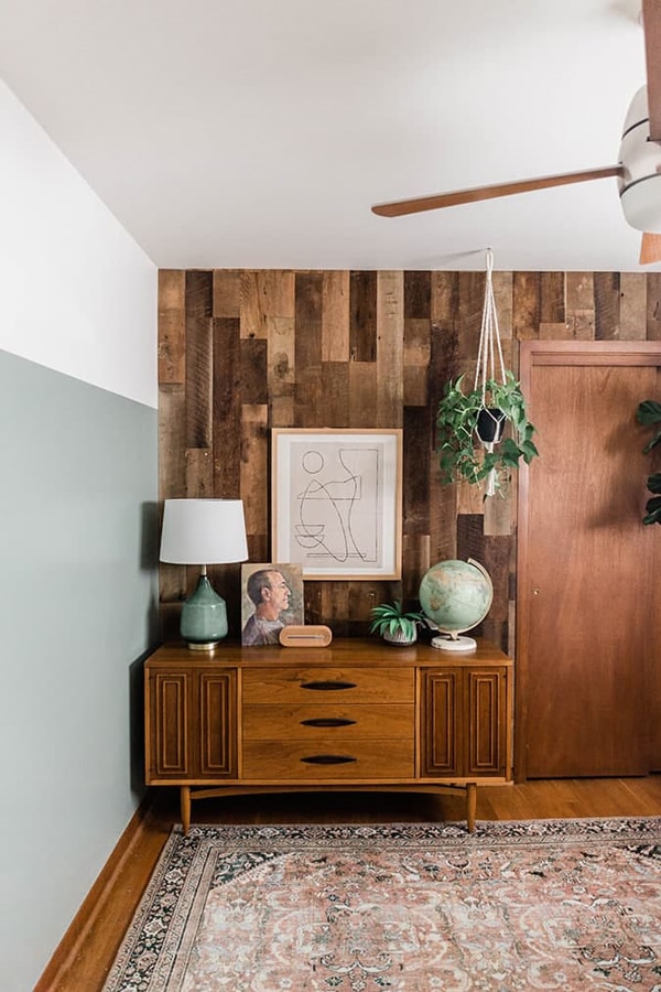 wood wall as the DIY room decor
