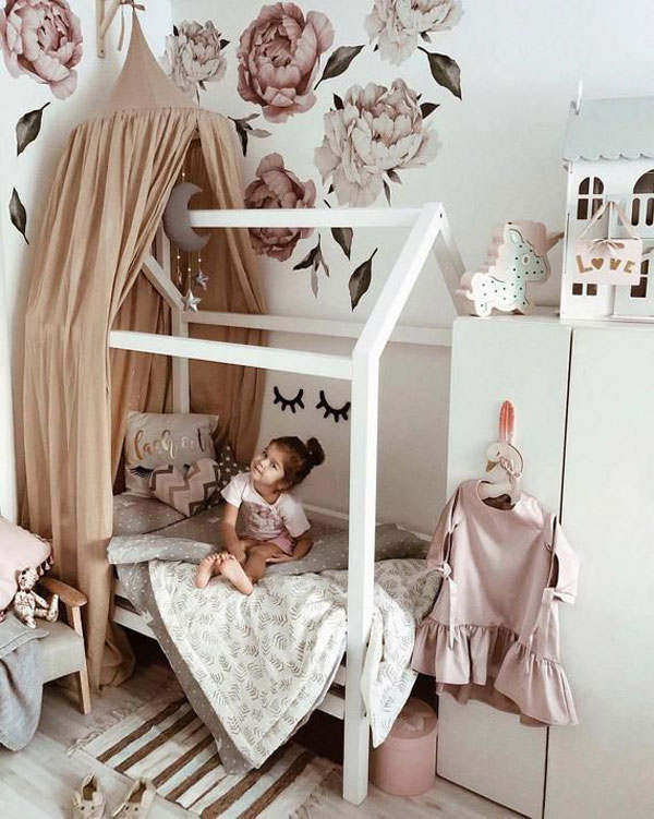 Bed-Canopy-Curtains-girls-bedroom-