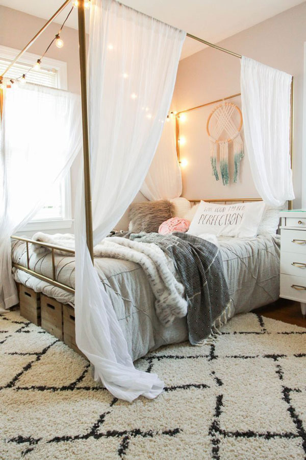 Bed-Canopy-Curtains-with-lamps
