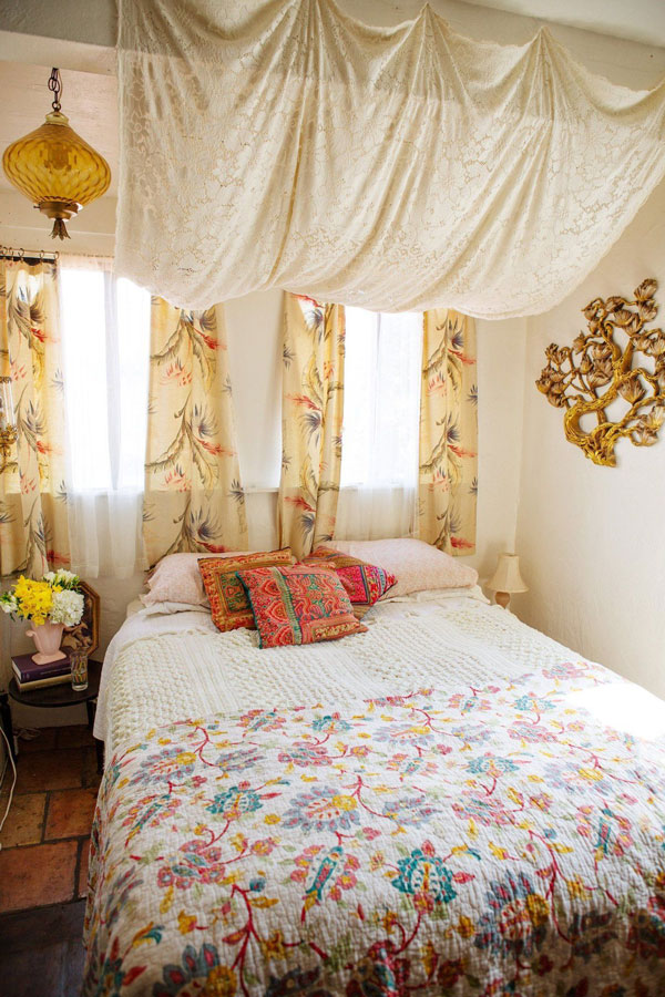 Bed-Canopy-Curtains-with-tablecloth