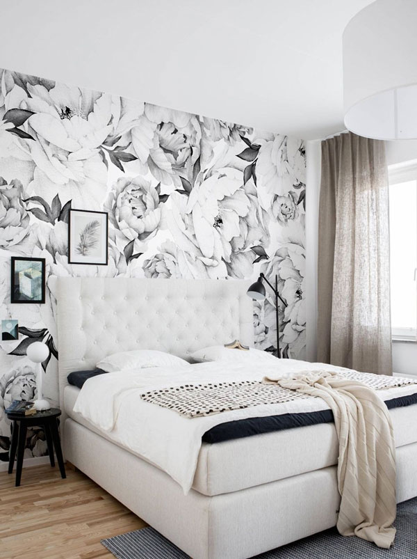 Bedroom-wallpaper-with-floral-design