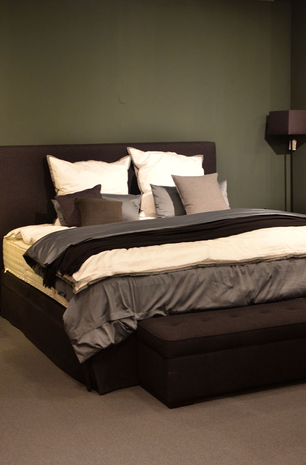 Green-accent-wall-bedrooms