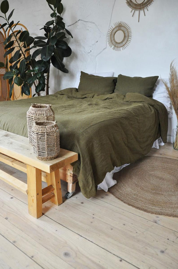 bedroom-with-green-details