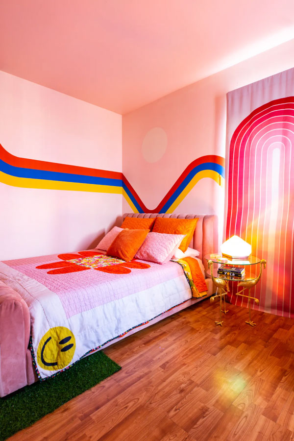 colorful-bedroom-wall-mural