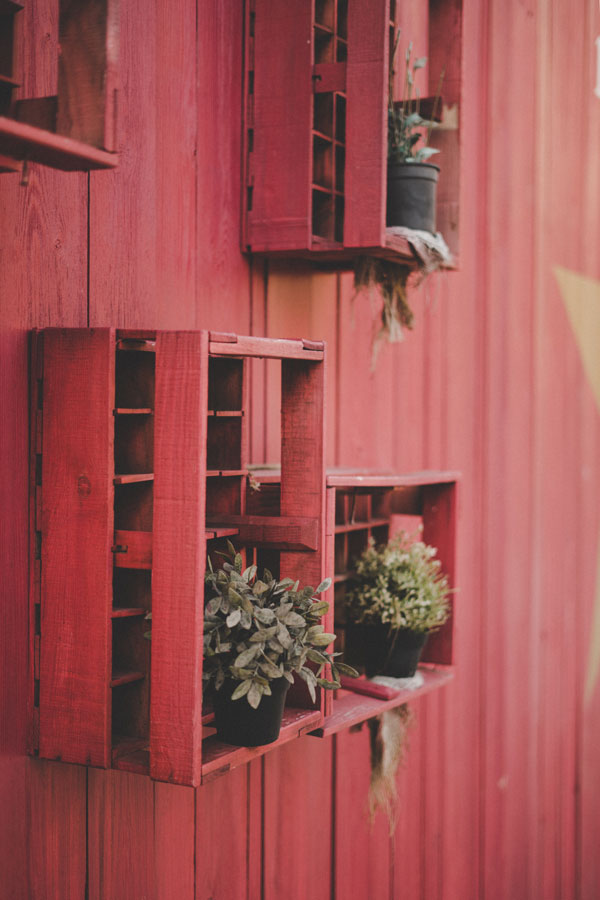 diy-flower-shelves-on-the-wall