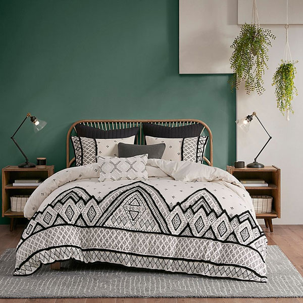 green-accent-wall-and-white-bed