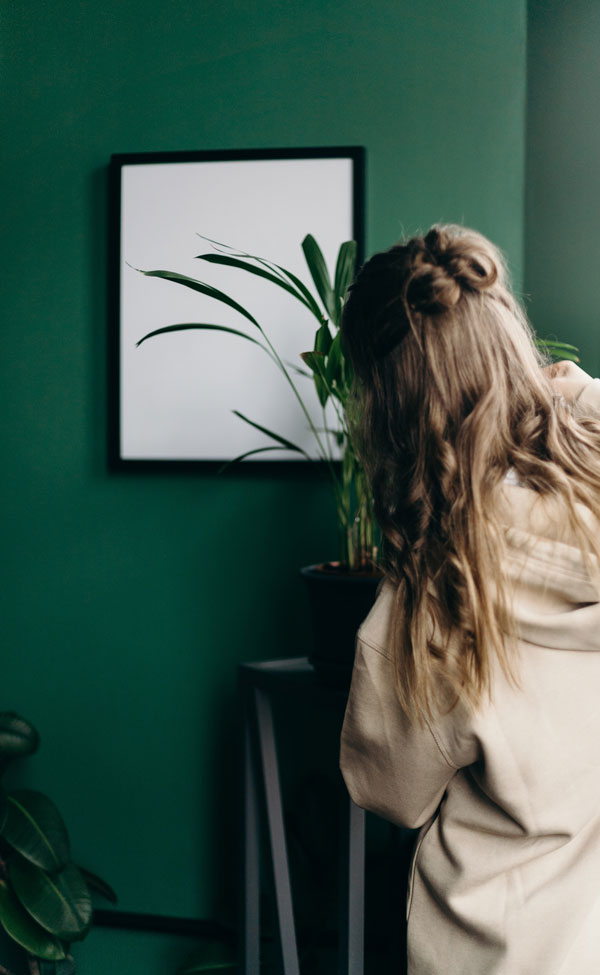 green accent wall for your bedroom