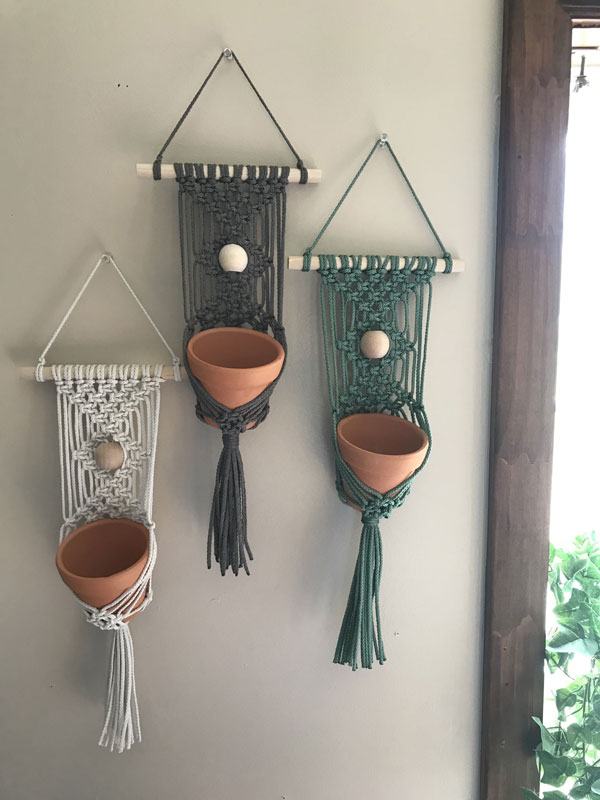 vase-Yarn-Wall-Hanging