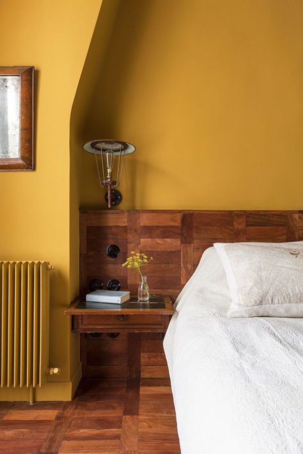 yellow-and-wood-bedroom