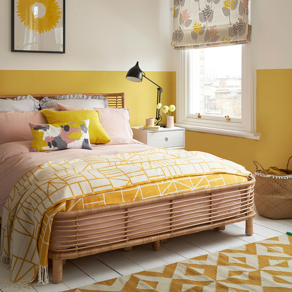 yellow-bedroom-with-pink-and-white