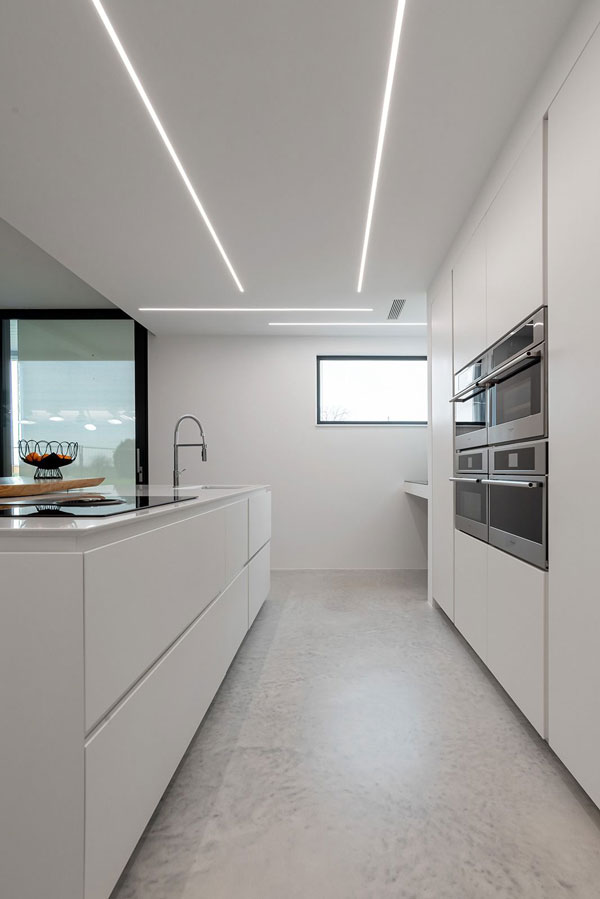 Built-in-kitchen-lighting-design