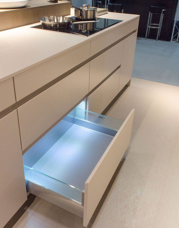 Lighting-inside-the-kitchen-drawers