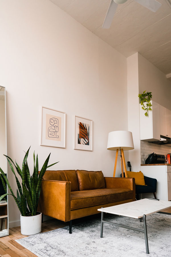 Living-room-lighting-with-lampshades