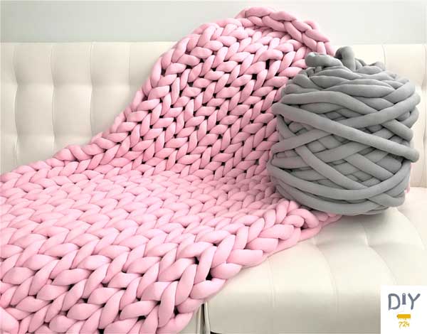 DIY-chunky-knit-blankets