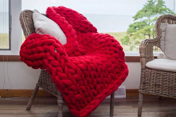 DIY-chunky-knit-blankets-on-a-comfortable-sofa-in-the-living-room