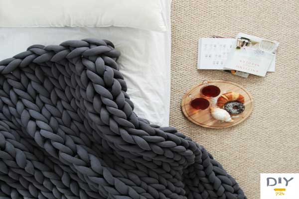 DIY-chunky-knit-blankets