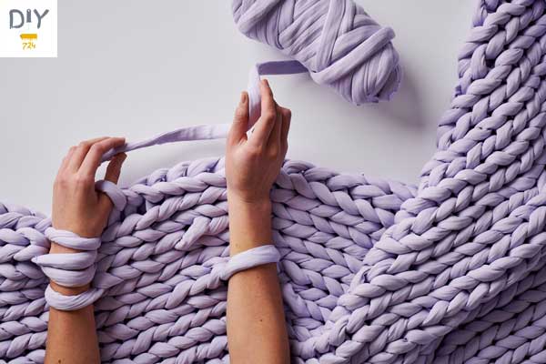 DIY-chunky-knit-blankets1