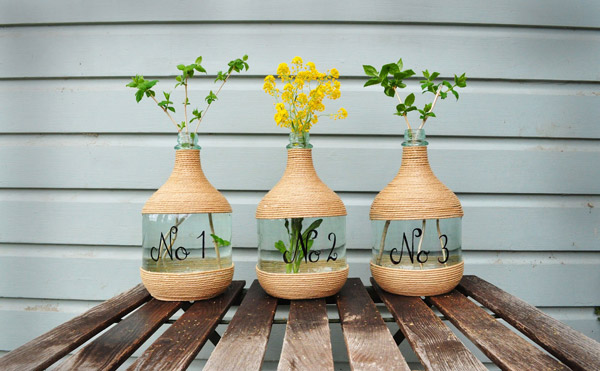 Flower-pot-with-bottle-decoration