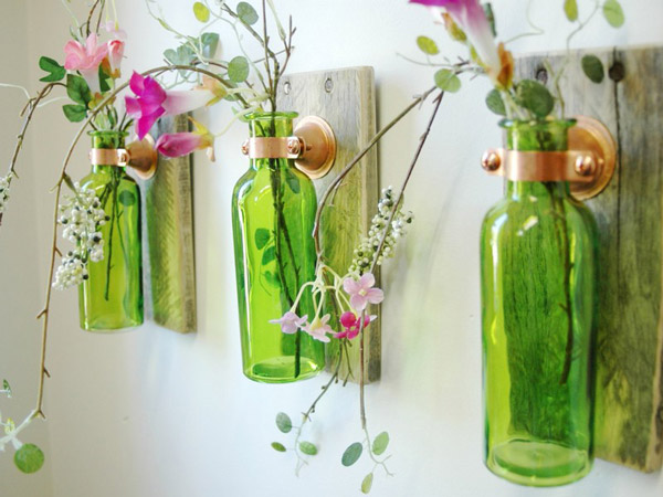 Wall-vase-with-bottle-decore