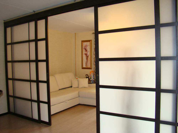 Sliding-doors-as-room-dividers