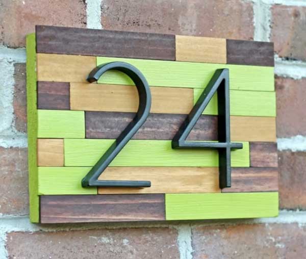 Diy-house-numbers-plaque-from-a-slice-of-wood